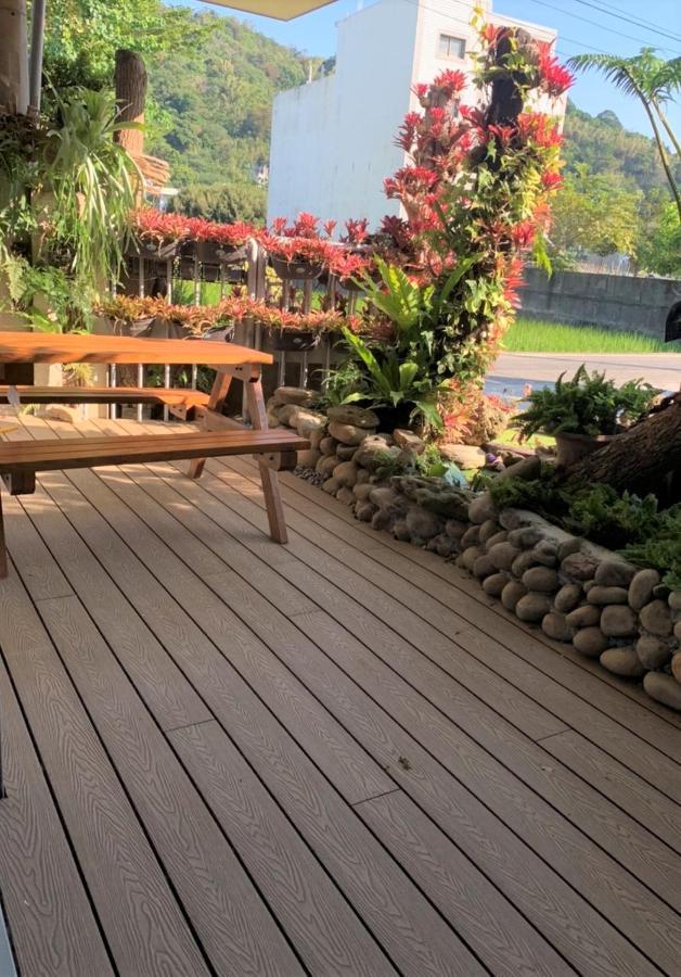 蘊慢築 茶花藝主題民宿 Yun Man Zhu Homestay Gongguan Exteriér fotografie